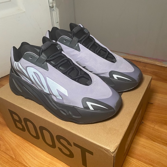 Yeezy 700 Boost Geode